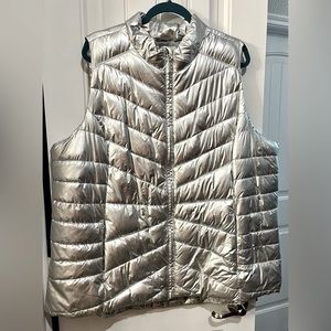Livi Active Silver Puffer Vest. 26/28.